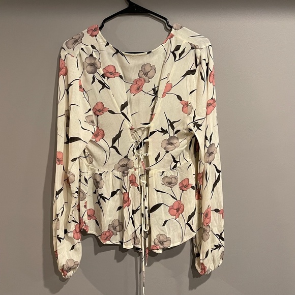 Blu Pepper Tie Back Floral Blouse - Picture 3 of 3